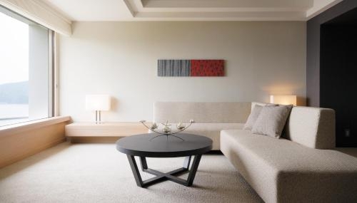 Imagen de la habitación del Hotel Toba International. Foto 8