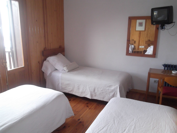 Imagen de la habitación del Hotel Tobazo. Foto 7