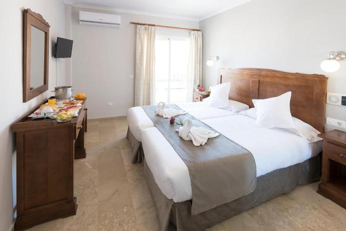 Imagen de la habitación del Hotel Toboso Chaparil. Foto 4