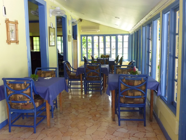 Imagen del bar/restaurante del Hotel Toby's Resort. Foto 4