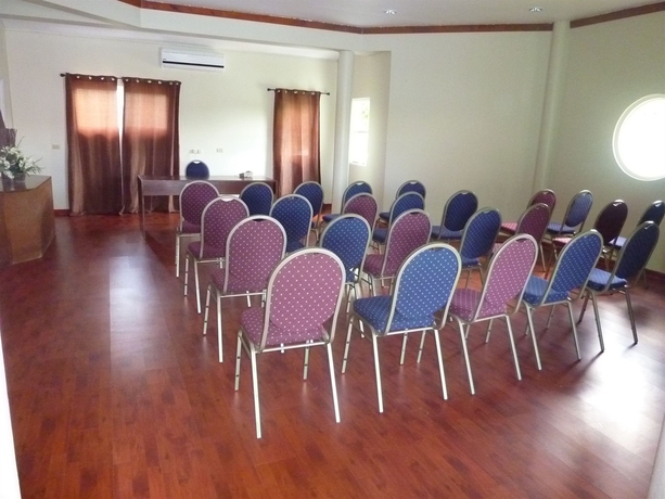 Imagen de los interiores del Hotel Toby's Resort. Foto 8