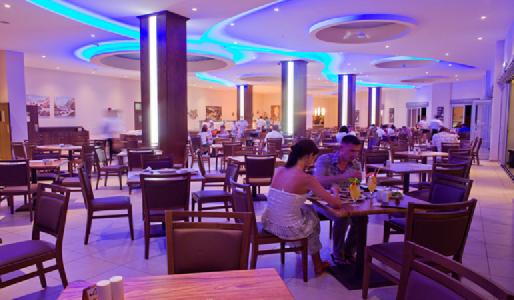 Imagen del bar/restaurante del Hotel Tofinis. Foto 6