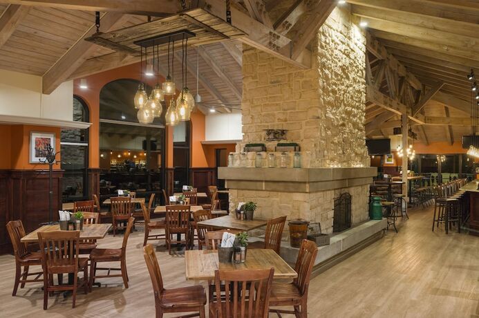 Imagen del bar/restaurante del Hotel Toftrees Golf Resort, State College. Foto 12