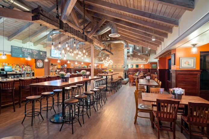 Imagen del bar/restaurante del Hotel Toftrees Golf Resort, State College. Foto 14