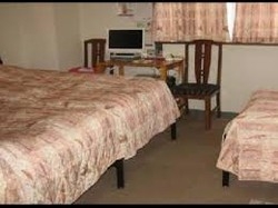 Imagen de la habitación del Hotel Toka. Foto 3