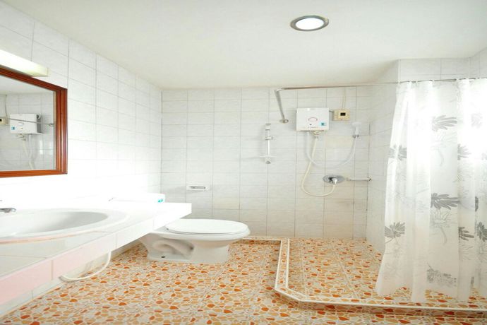 Imagen de los exteriores del Hotel Tokyo, Lop Buri. Foto 13