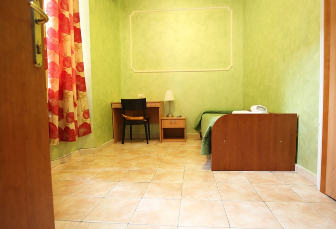 Imagen de la habitación del Hotel Tokyo, Termini. Foto 9