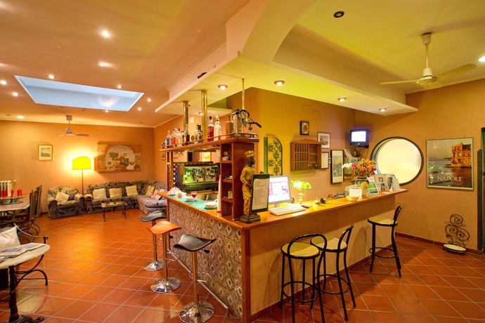 Imagen de los interiores del Hotel Toledo, Nápoles. Foto 9