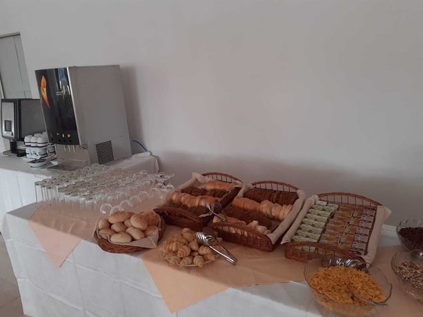 Imagen del bar/restaurante del Hotel Tolero. Foto 11