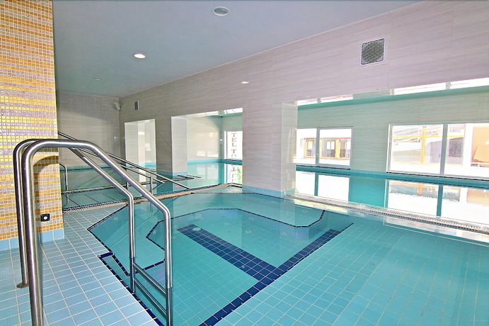 Imagen de la piscina del Hotel Toliar. Foto 17