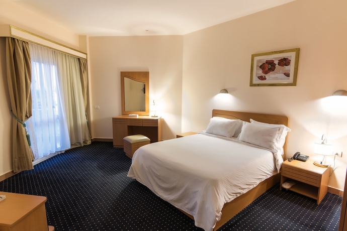 Imagen de la habitación del Hotel Tolip Family Club Borg El Arab. Foto 5