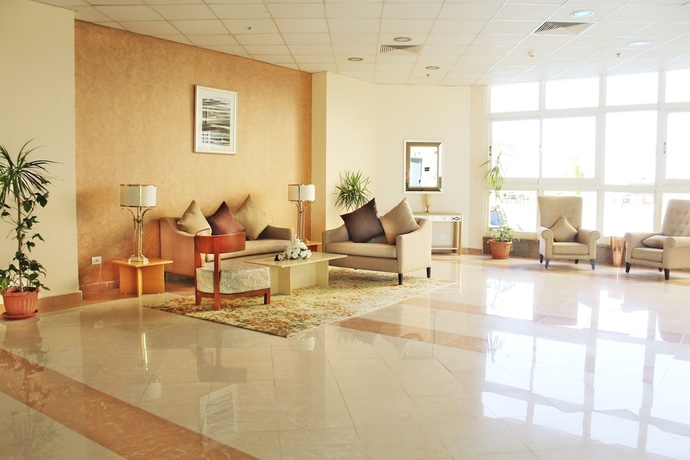 Imagen del bar/restaurante del Hotel Tolip Family Club Borg El Arab. Foto 3