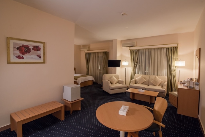Imagen de la habitación del Hotel Tolip Family Club Borg El Arab. Foto 13