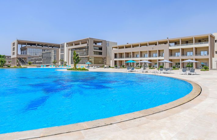 Imagen de la piscina del Hotel Tolip Gardens. Foto 20