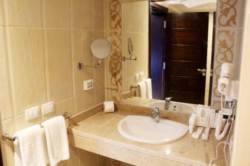 Imagen de la habitación del Hotel Tolip North Coast, al maadi. Foto 6