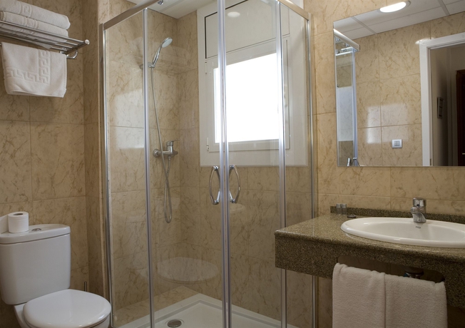 Imagen de la habitación del Hotel Tolosa, Salou. Foto 8