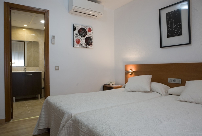 Imagen de los exteriores del Hotel Tolosa, Salou. Foto 14