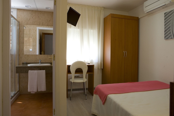 Imagen de la habitación del Hotel Tolosa, Salou. Foto 11