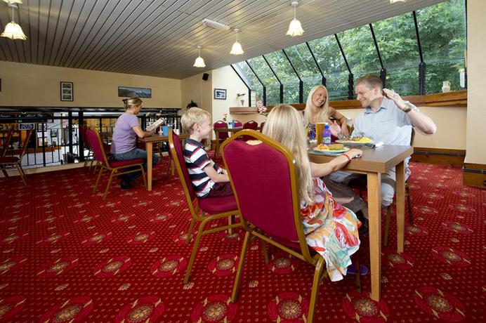 Imagen del bar/restaurante del Hotel Tolroy Manor Holiday Park. Foto 4