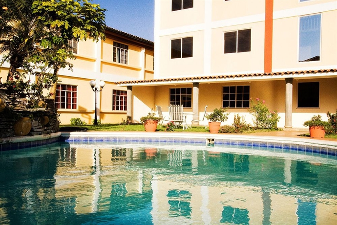 Imagen de la piscina del Hotel Tolteka Plaza. Foto 9