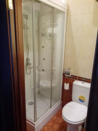 Imagen de la habitación del Hotel Tom. Foto 22