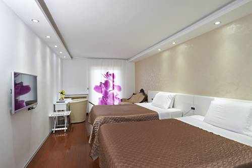 Imagen de la habitación del Hotel Tomi. Foto 3
