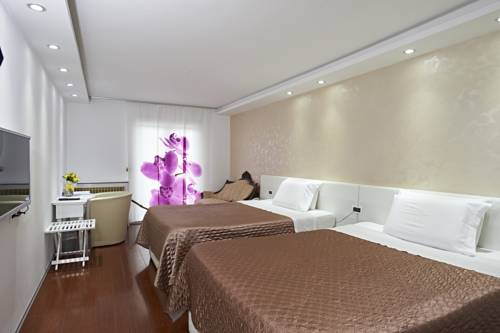 Imagen de la habitación del Hotel Tomi. Foto 4