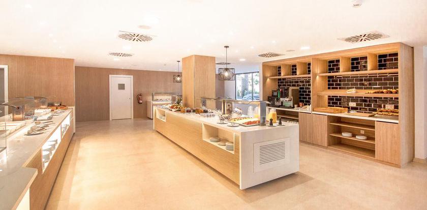 Imagen del bar/restaurante del Hotel Tomir Portals Suites - Adults Only (+16). Foto 2