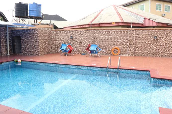 Imagen de la piscina del Hotel TommsVilles. Foto 18