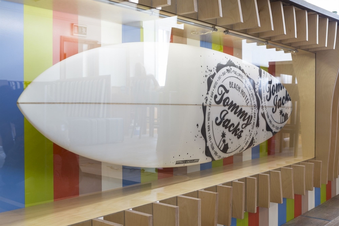 Imagen de los interiores del Hotel Tommy Jacks. Foto 14