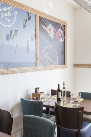 Imagen del bar/restaurante del Hotel Tommy Jacks. Foto 4