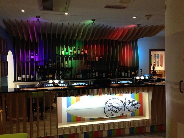 Imagen del bar/restaurante del Hotel Tommy Jacks. Foto 5