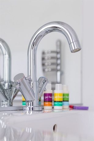 Imagen de la habitación del Hotel Tommy Jacks. Foto 12