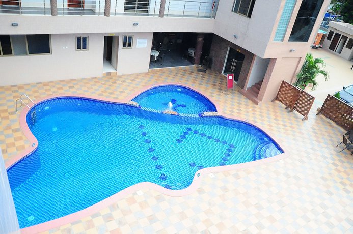 Imagen de la piscina del Hotel Tomreik. Foto 19