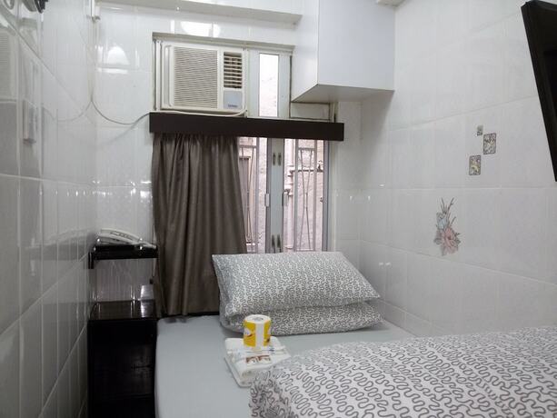 Imagen de la habitación del Hotel Tom\'s Guest House. Foto 15
