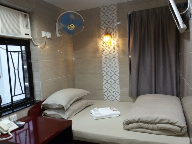 Imagen de la habitación del Hotel Tom\'s Guest House. Foto 17