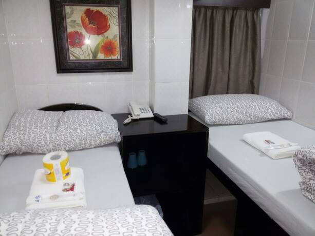 Imagen de la habitación del Hotel Tom\'s Guest House. Foto 20