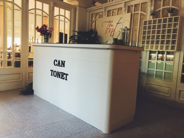 Imagen de los interiores del Hotel Tonet. Foto 17