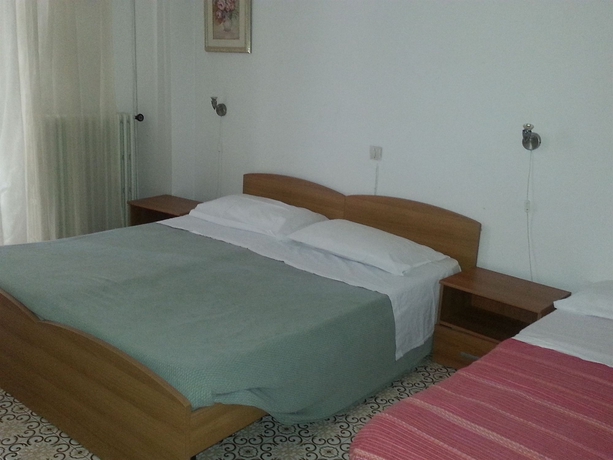 Imagen de la habitación del Hotel Tonfoni. Foto 1