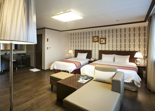 Imagen de la habitación del Hotel Tongyeong Anchovy Tourist. Foto 13