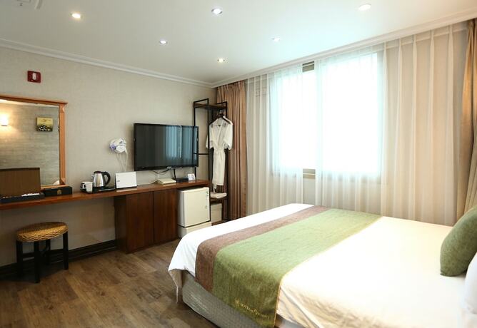 Imagen de la habitación del Hotel Tongyeong Anchovy Tourist. Foto 16