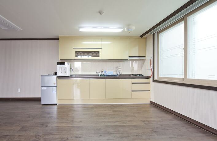 Imagen de la habitación del Hotel Tongyeong Anchovy Tourist. Foto 23