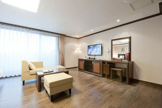 Imagen de la habitación del Hotel Tongyeong Anchovy Tourist. Foto 24