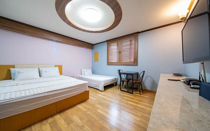 Imagen de la habitación del Hotel Tongyeong Badanaeum. Foto 11