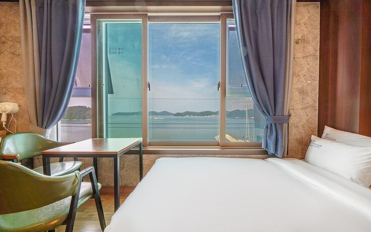 Imagen de la habitación del Hotel Tongyeong Badanaeum. Foto 12