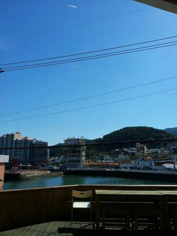 Imagen general del Hotel Tongyeong Camellia House. Foto 2
