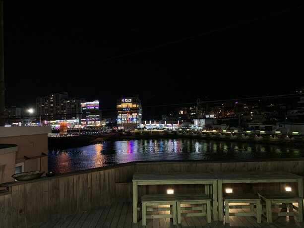 Imagen general del Hotel Tongyeong Camellia House. Foto 9