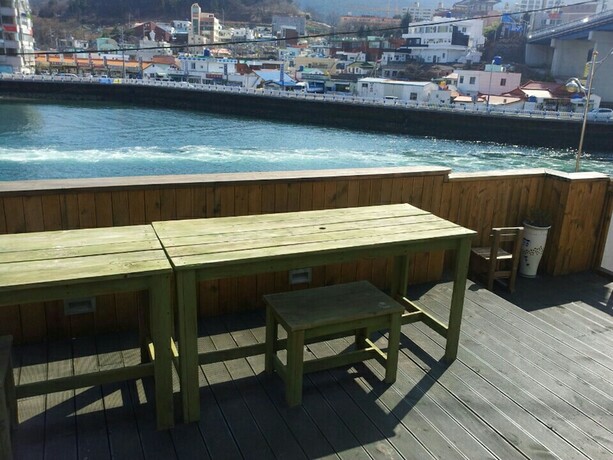 Imagen general del Hotel Tongyeong Camellia House. Foto 13