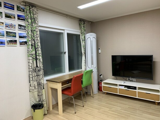 Imagen de la habitación del Hotel Tongyeong Camellia House. Foto 20
