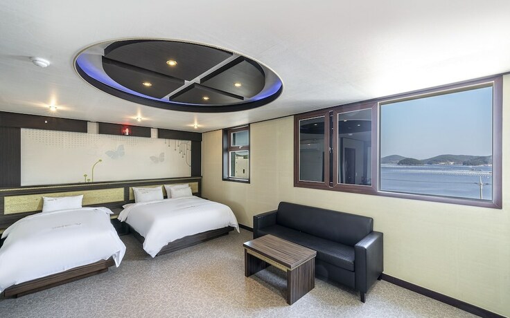 Imagen de la habitación del Hotel Tongyeong Rock. Foto 13